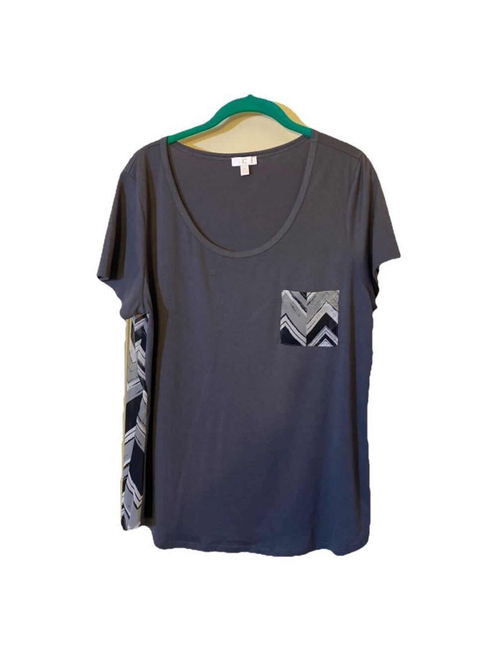 C Artsy Scoop Neck T-shirt Women Knit Top Gray Black Chevron Sz XL Sheer Pocket